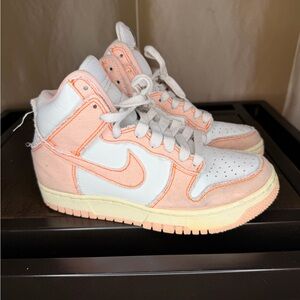 Women's Nike Dunk High-Top Athletic Shoes - White and Pink - DV1143